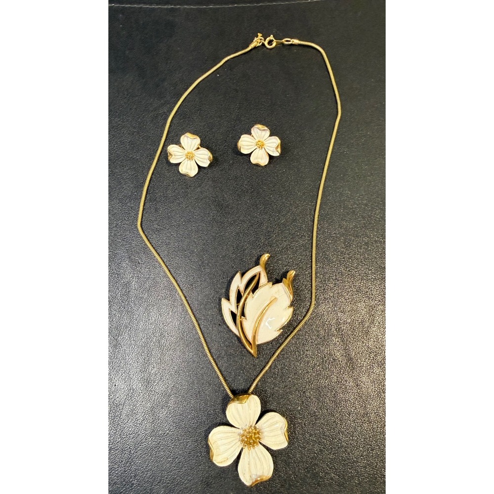 Vintage Trifari White Enamel Gold Tone Floral Necklace Earrings Brooch Set